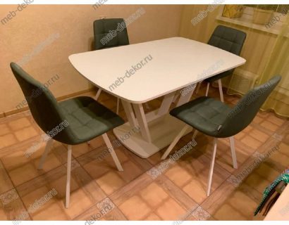 Обеденная группа КАБИ и 4 стула CHILLI SQUARE RU-01 МАЛАХИТ, PU/ БЕЛЫЙ КАРКАС — фото 1