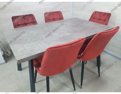 Обеденная группа BRICK M бетон и 4 стула CHIC G062-36 бургунди, велюр — фото 1