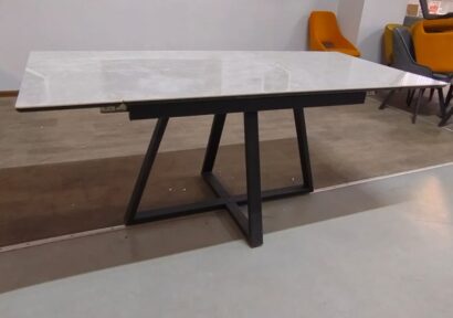 Стол DikLine SKF120 Керамика Cristal Onyx Bianco Polished/подстолье черное/опоры черные — фото 2